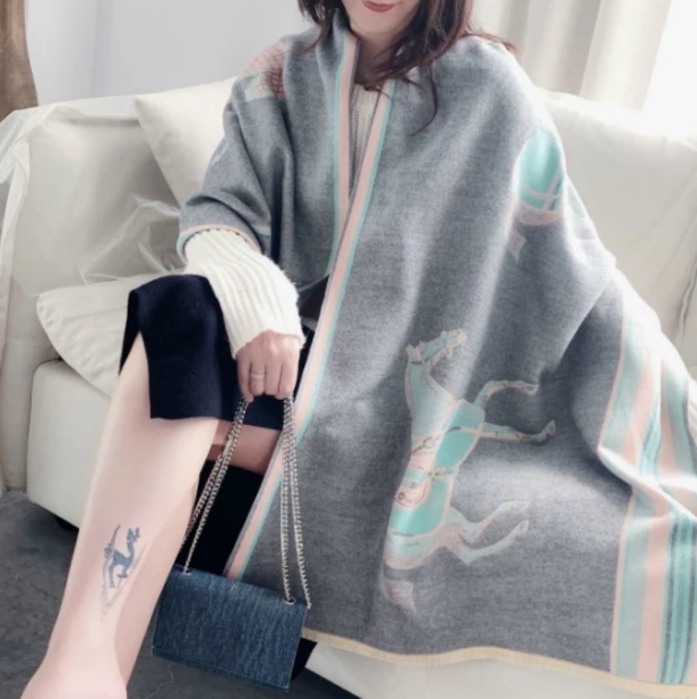 ⭐⭐️Elegant Cashmere Shawl ⭐ - Picture 2 of 7